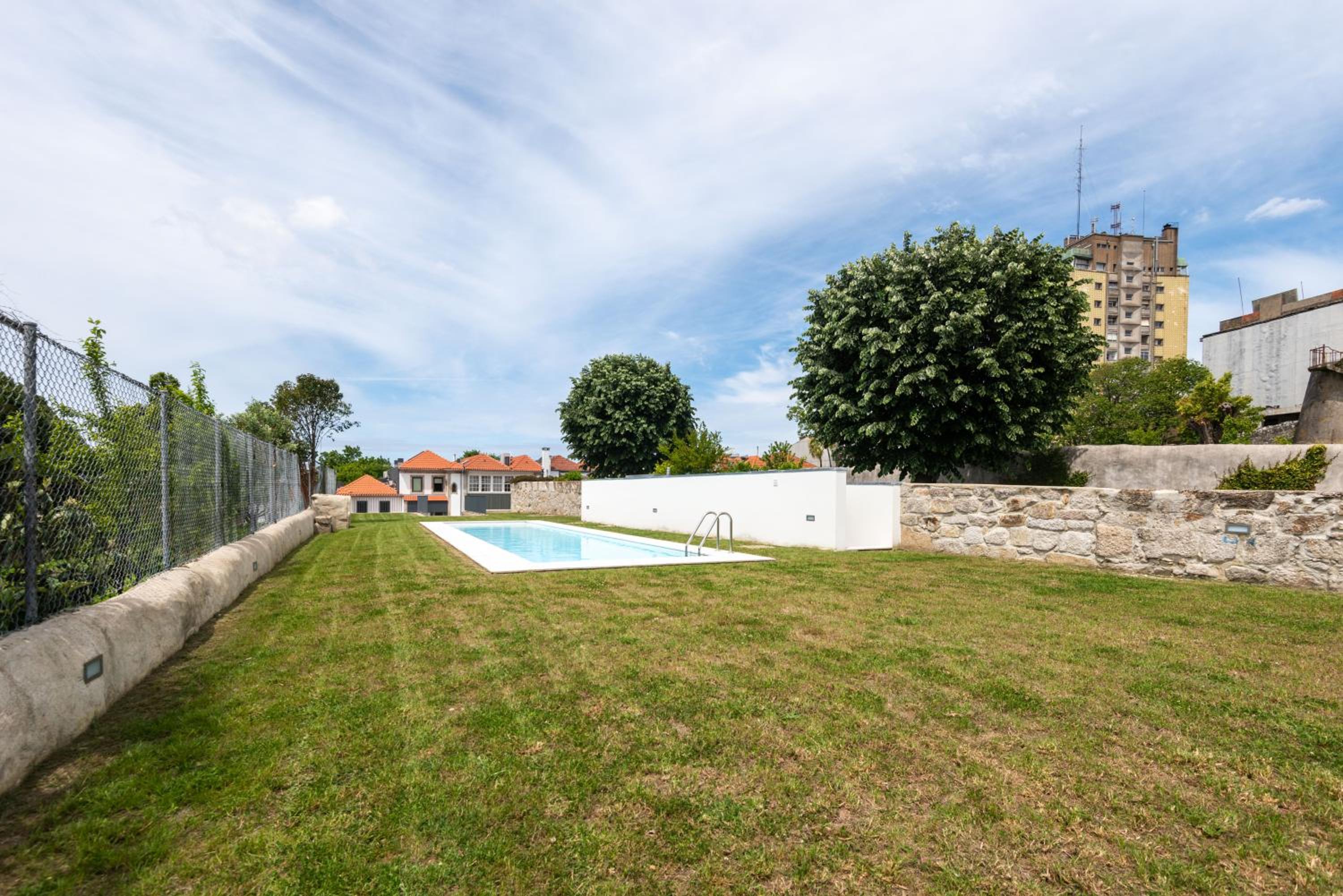 Porto Grandeur Collection - D. João IV Pool & Garden Apartment view 4