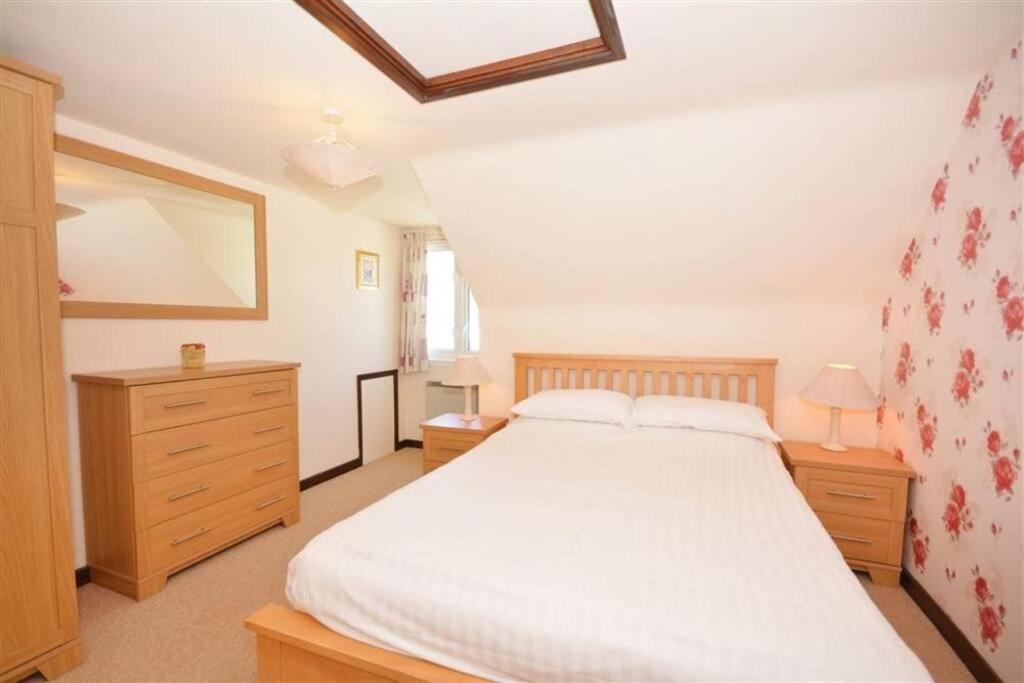 Direct Beach Access! Top Floor Apartment Perranporth view 2