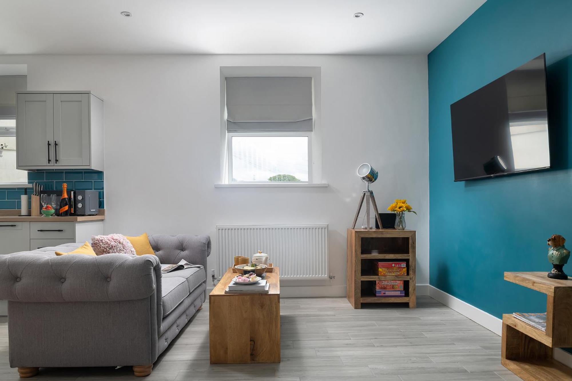 NEW Romantic, dog friendly hideaway, Snowdon views view 3