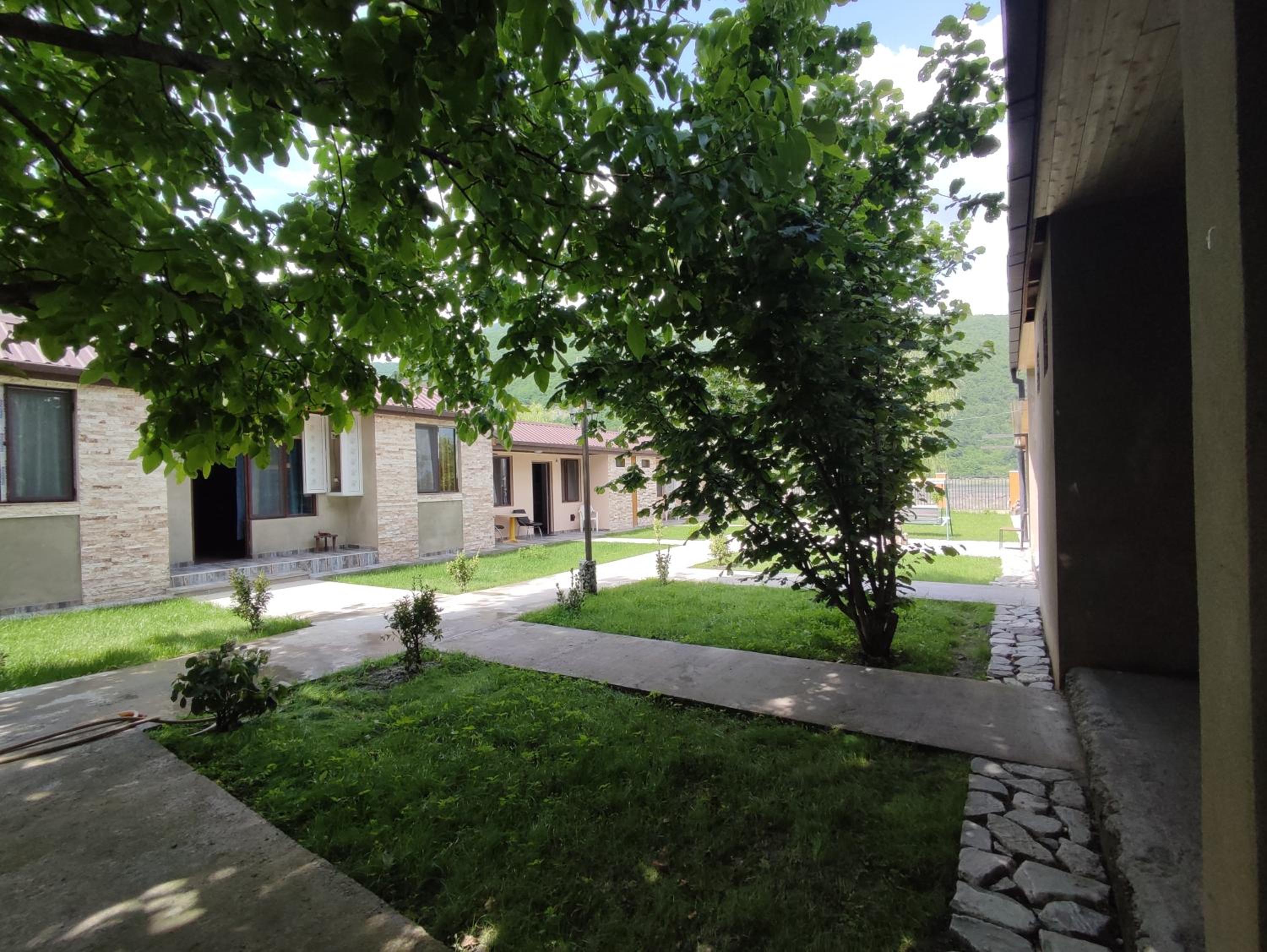 Ananuri Cottages