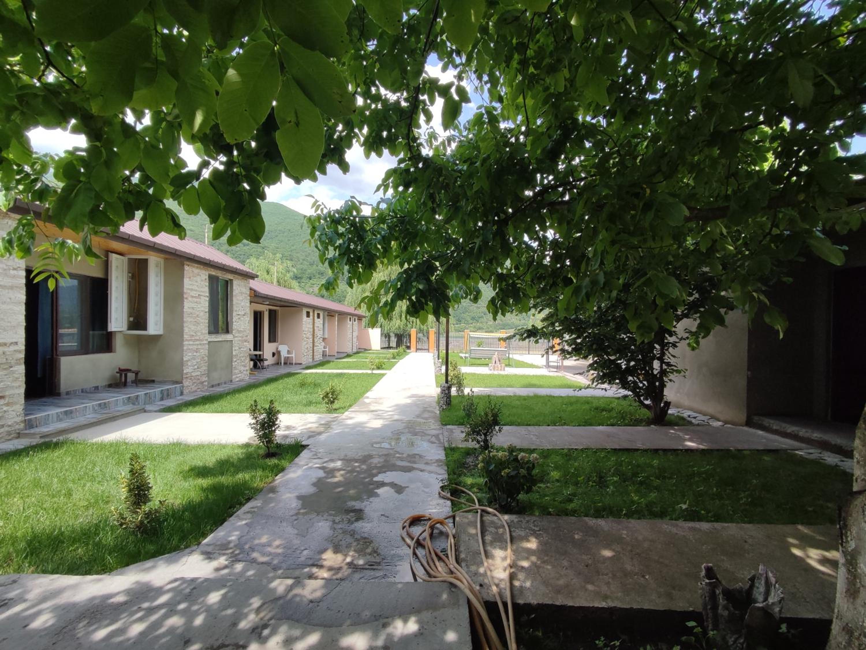 Ananuri Cottages