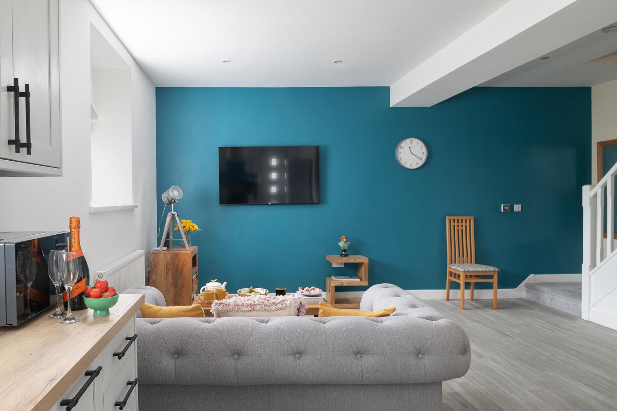 NEW Romantic, dog friendly hideaway, Snowdon views view 4