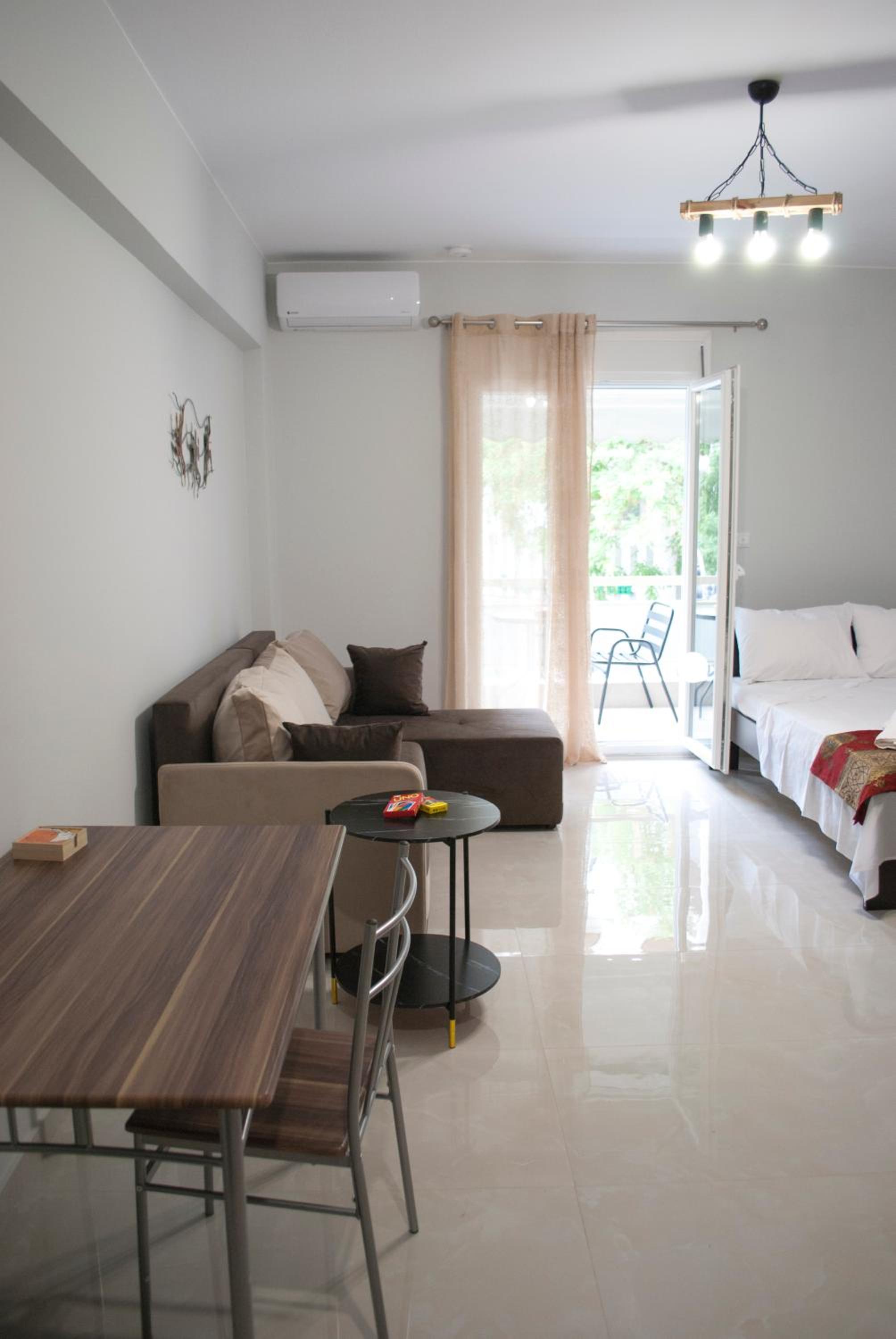 Mina's Spacious Studio Apt : June '23 Renovated photo 5