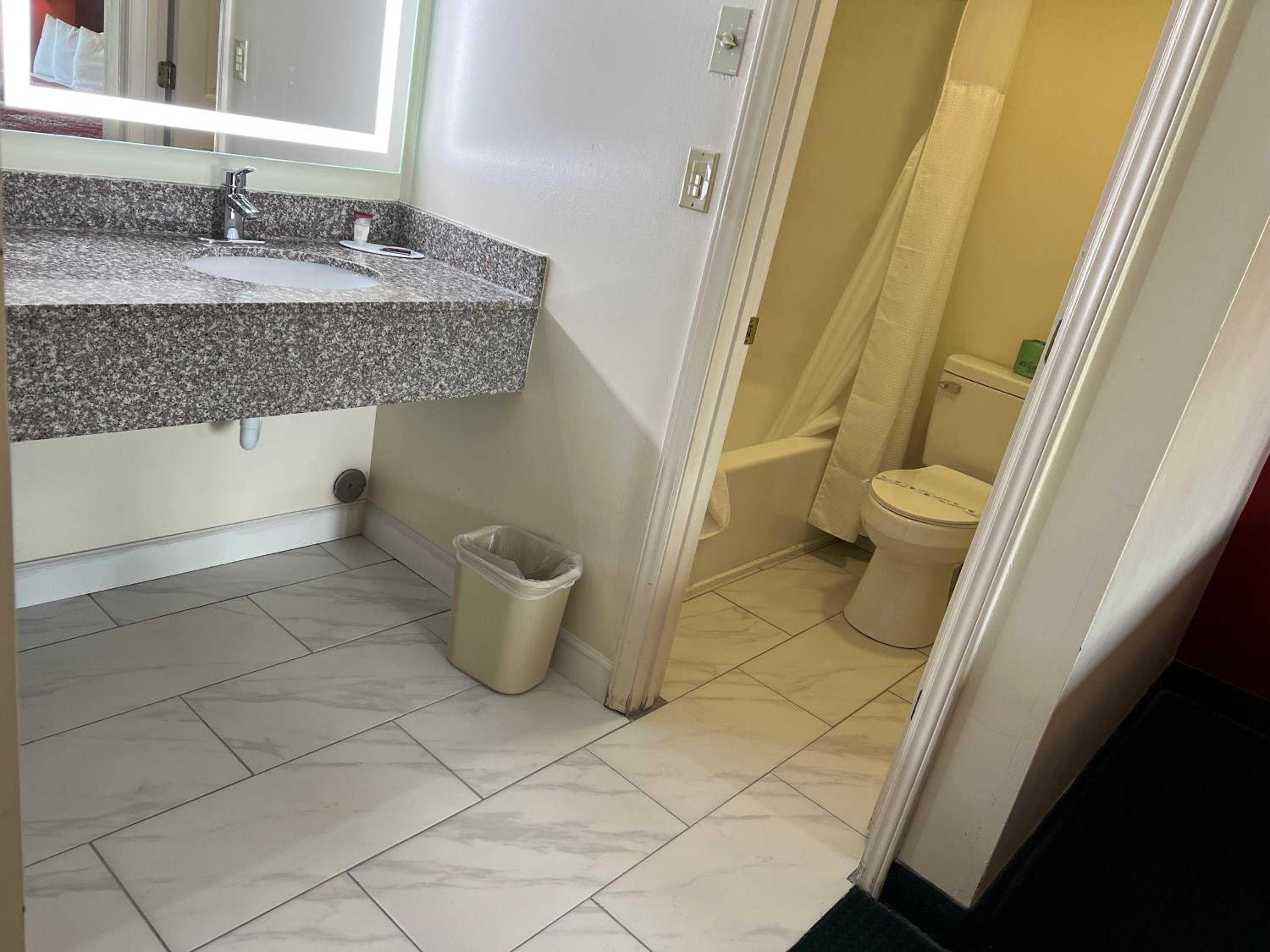 Surry Inn - Dobson - I-77 - Exit 93