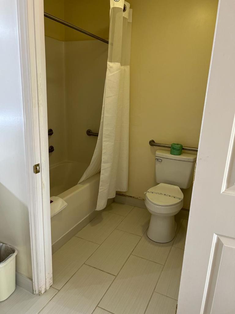 Surry Inn - Dobson - I-77 - Exit 93