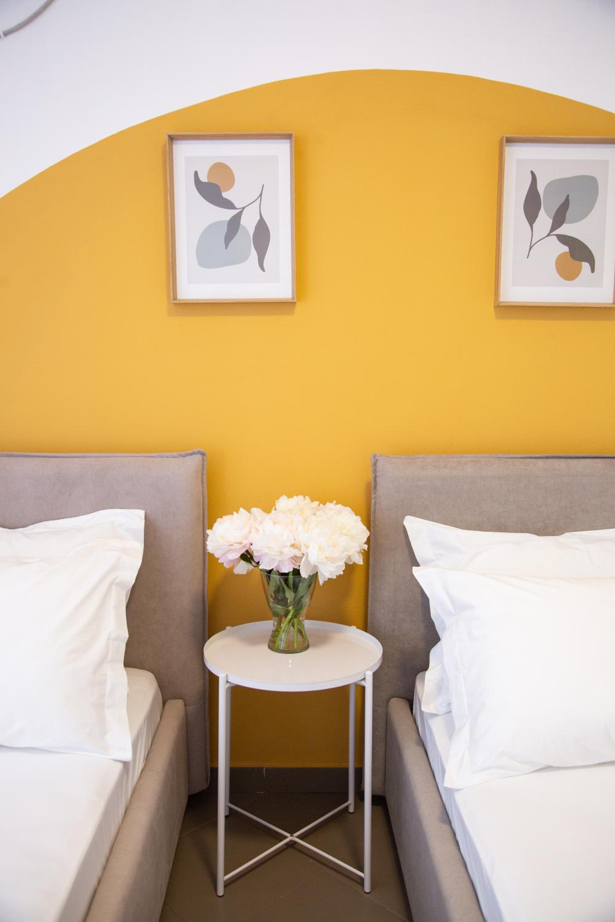 Lulu Suites - Sunflower