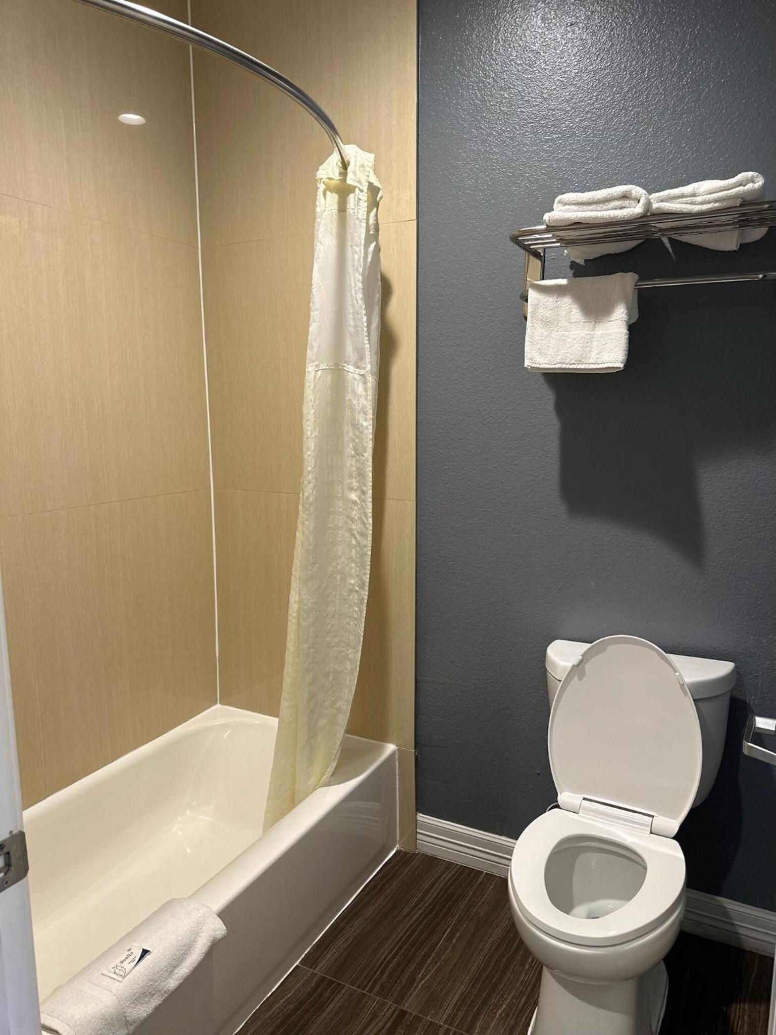 Atlantis Inn Suites