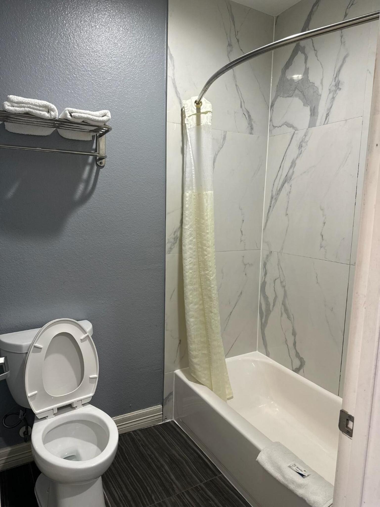 Atlantis Inn Suites