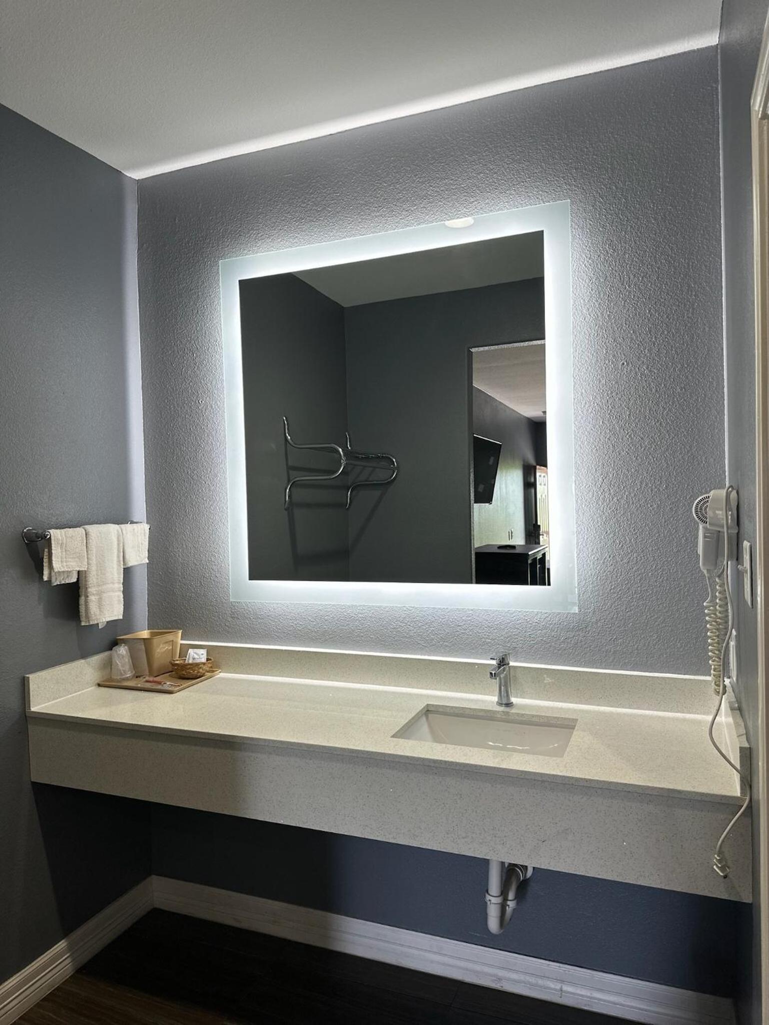 Atlantis Inn Suites