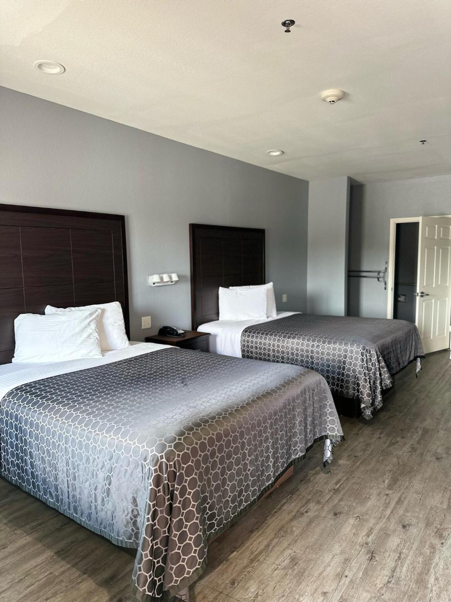 Atlantis Inn Suites