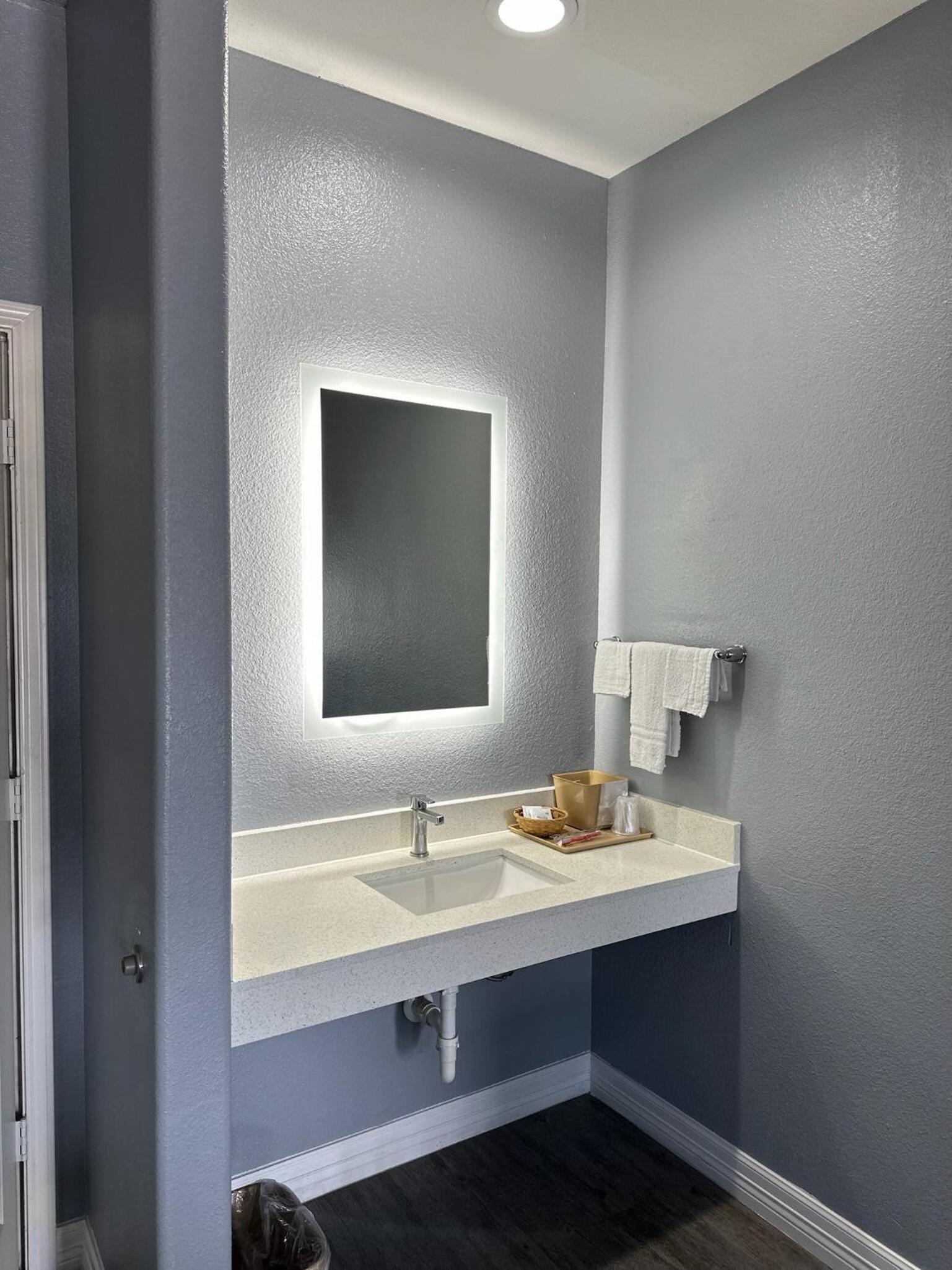 Atlantis Inn Suites