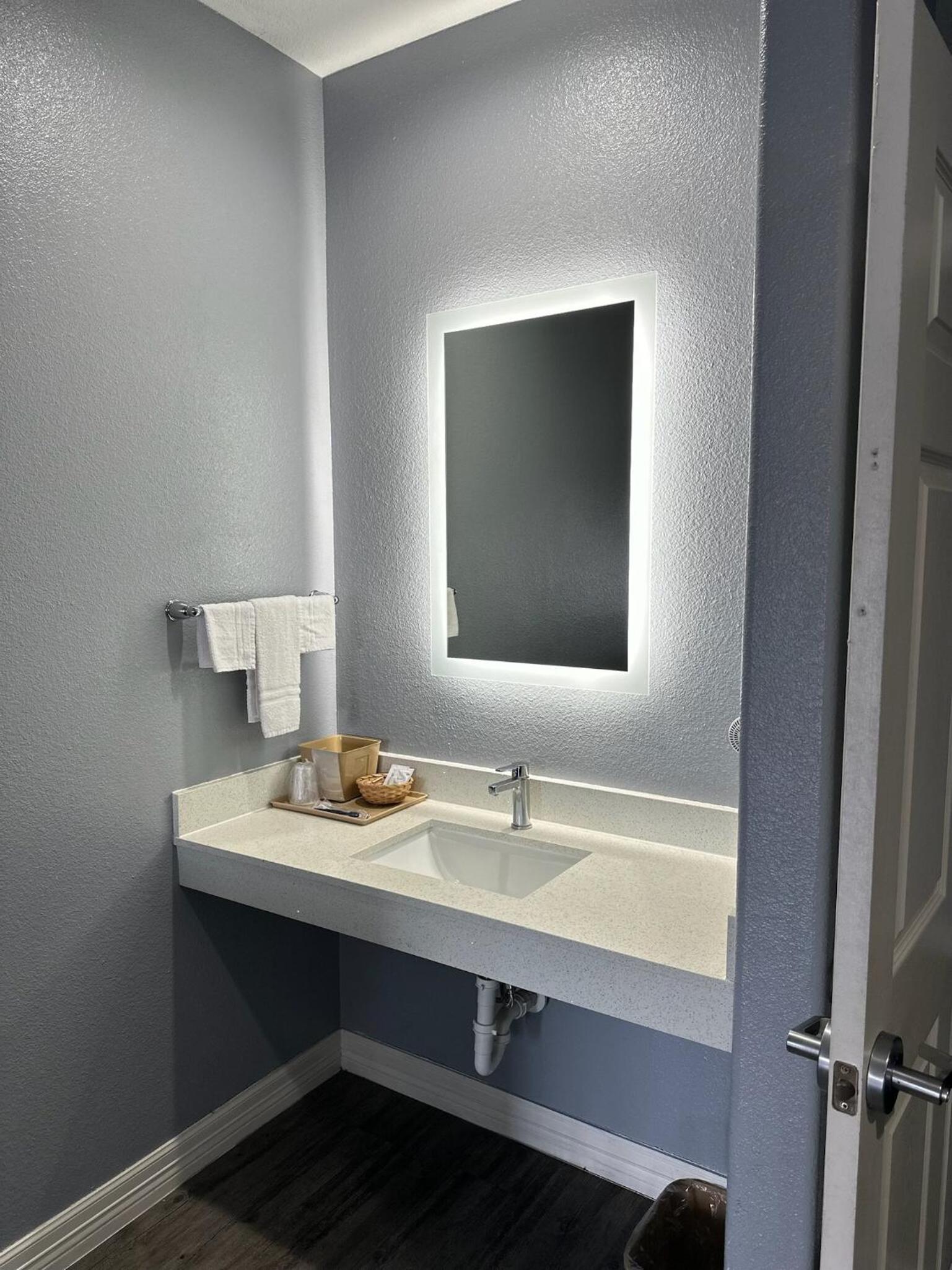 Atlantis Inn Suites