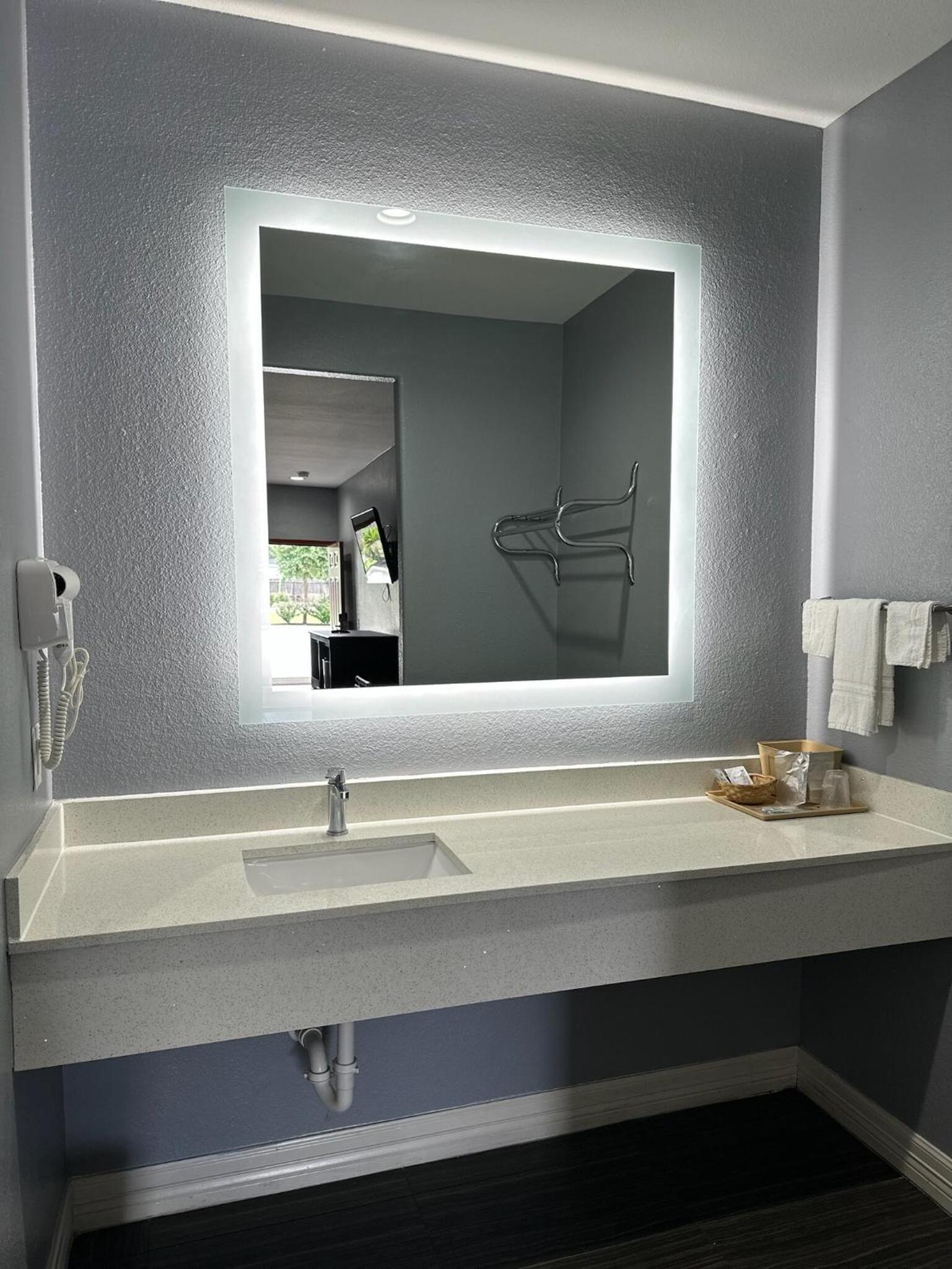 Atlantis Inn Suites