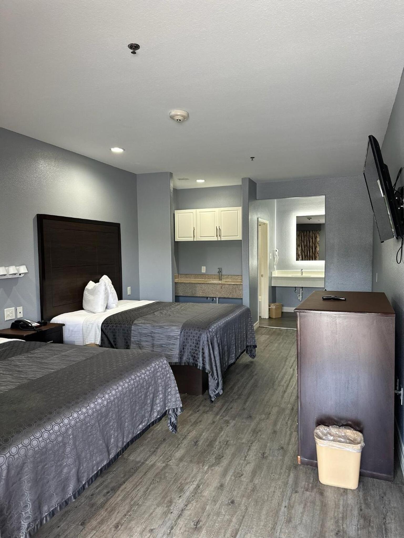 Atlantis Inn Suites