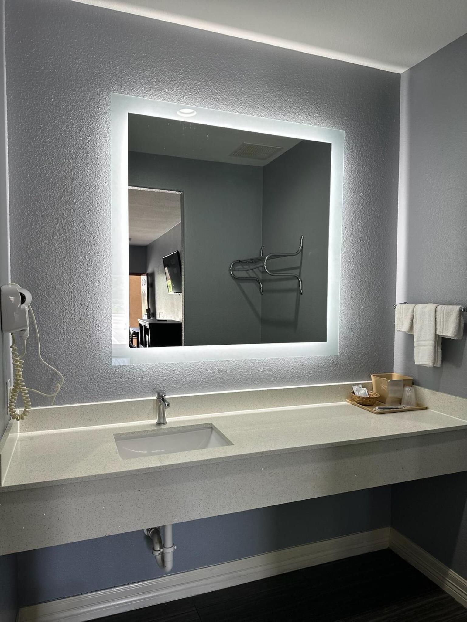 Atlantis Inn Suites