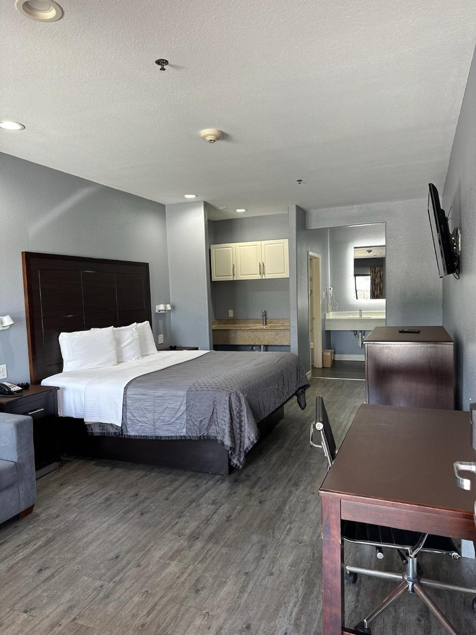 Atlantis Inn Suites