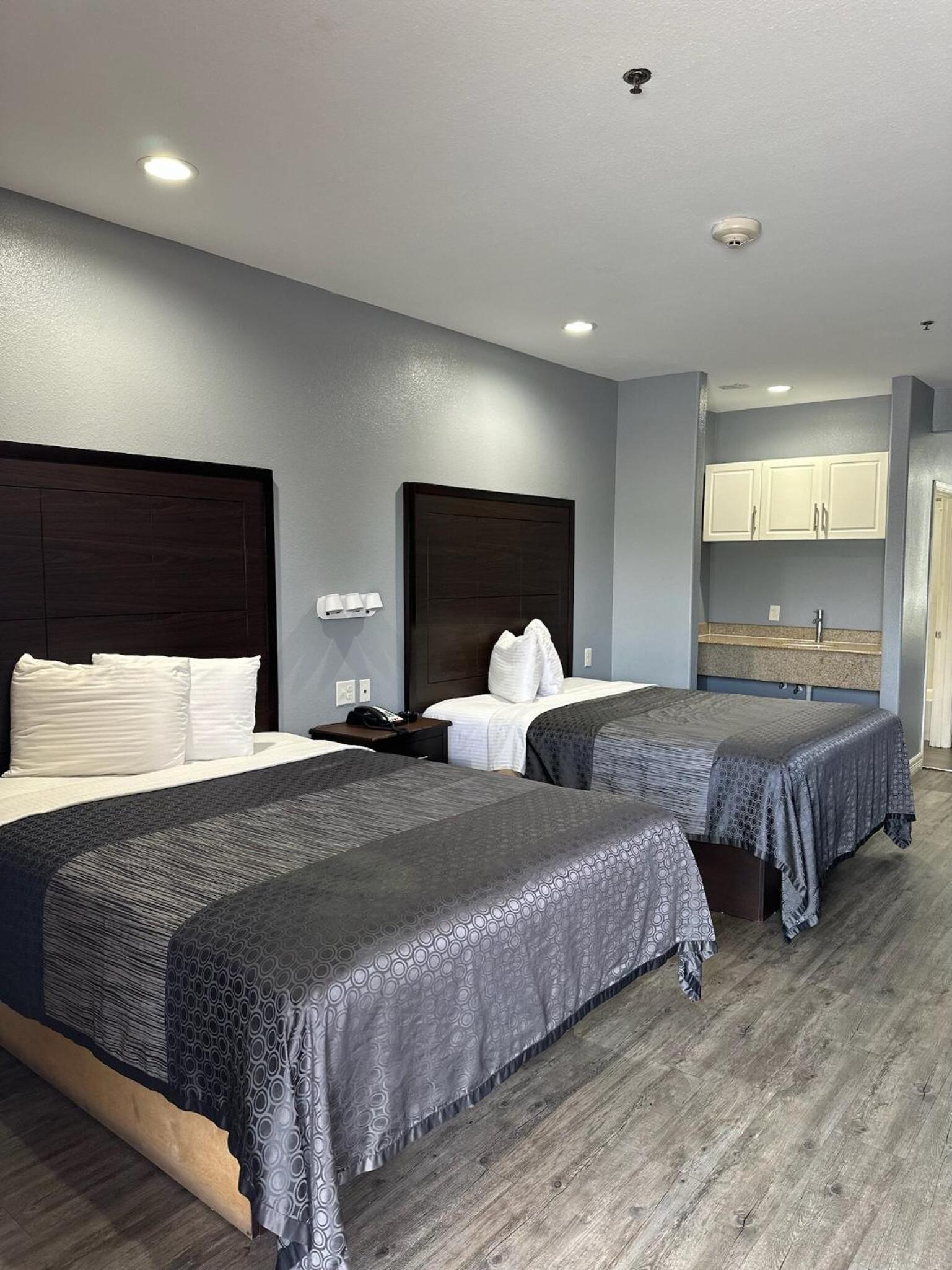 Atlantis Inn Suites
