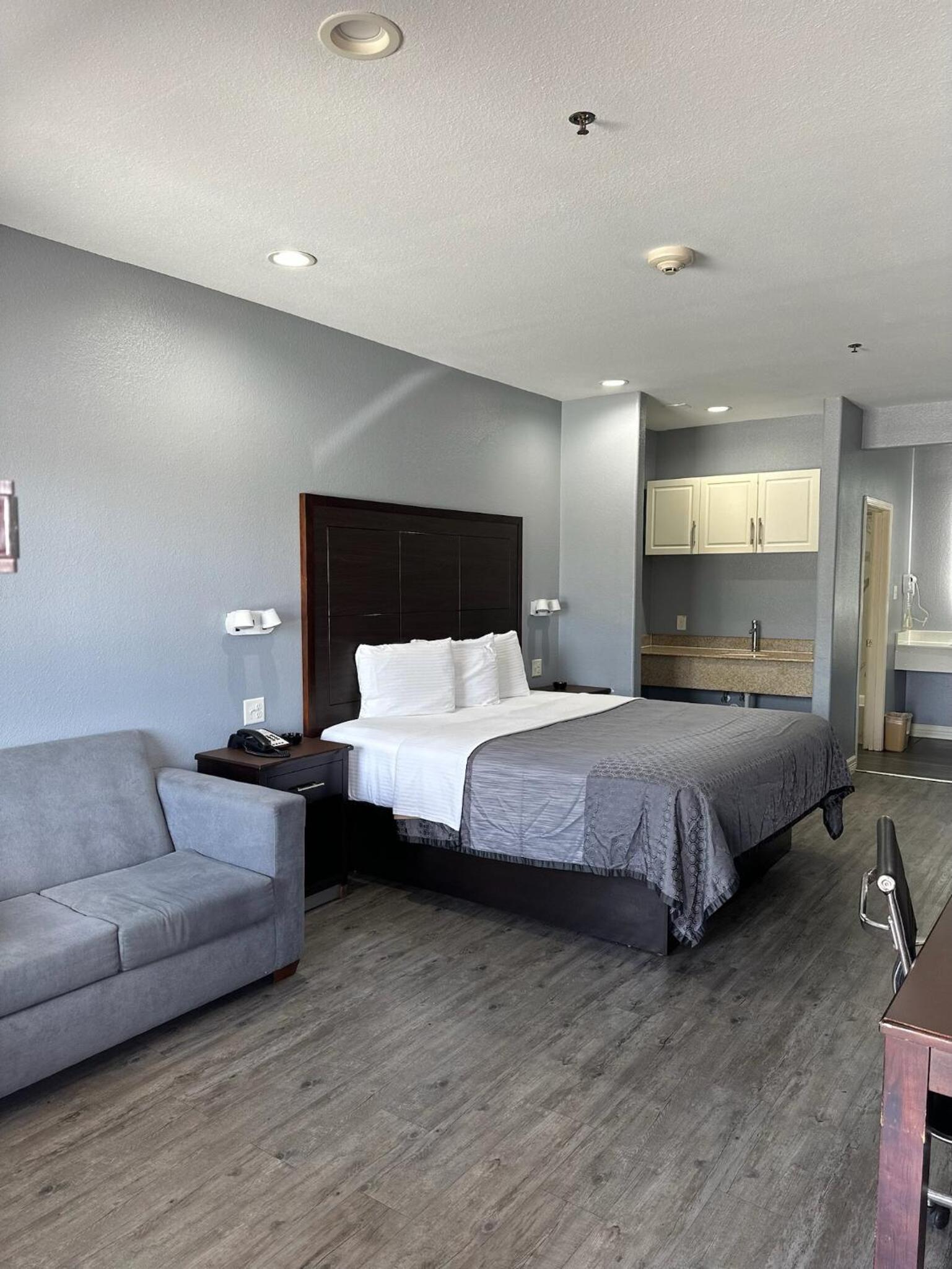 Atlantis Inn Suites