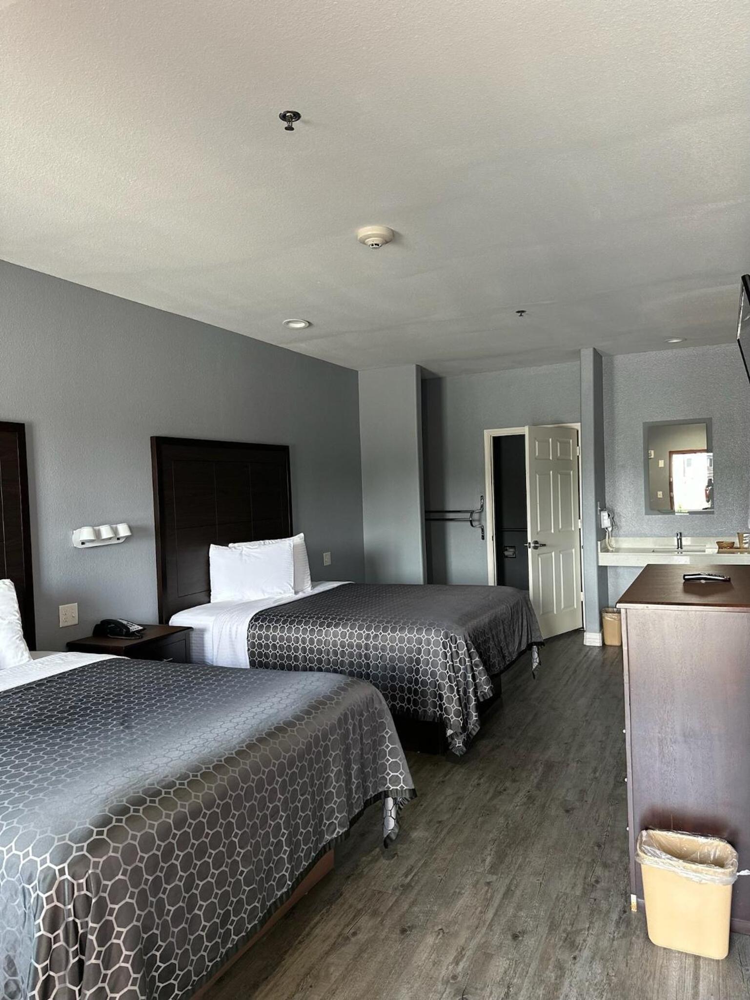 Atlantis Inn Suites