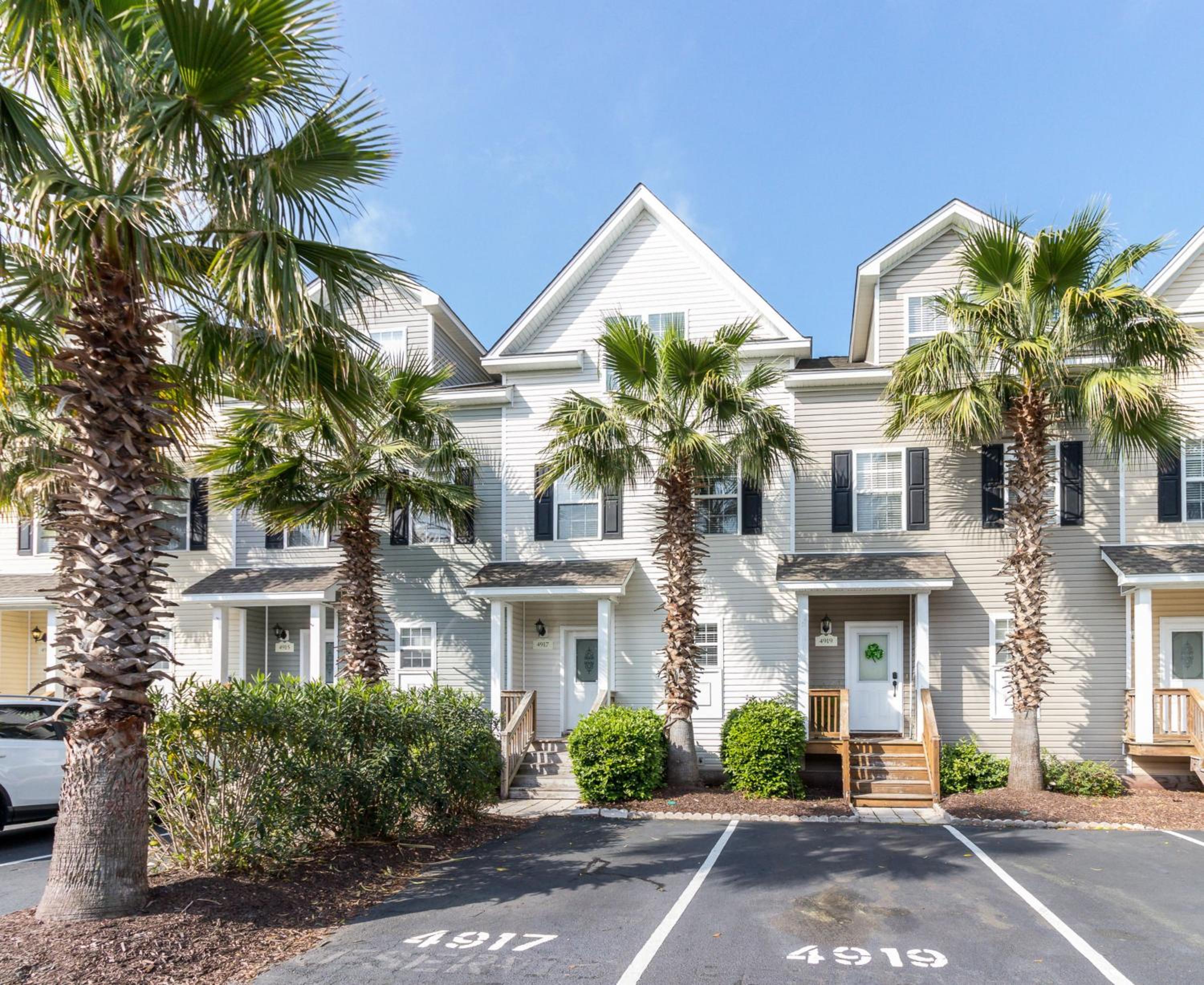 Hotel ☆Live on the Water! Lake Palmetto Palm w/ Patio - 10Min to Downtown & Beaches☆ - Image 1