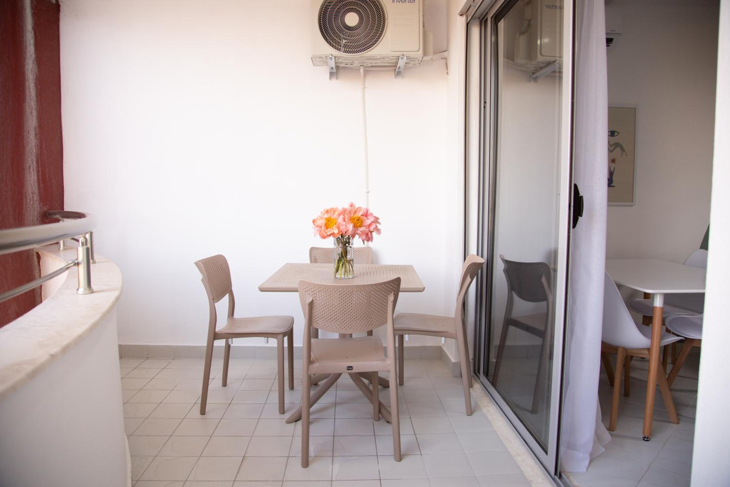 Lulu Suites - Olive photo 4