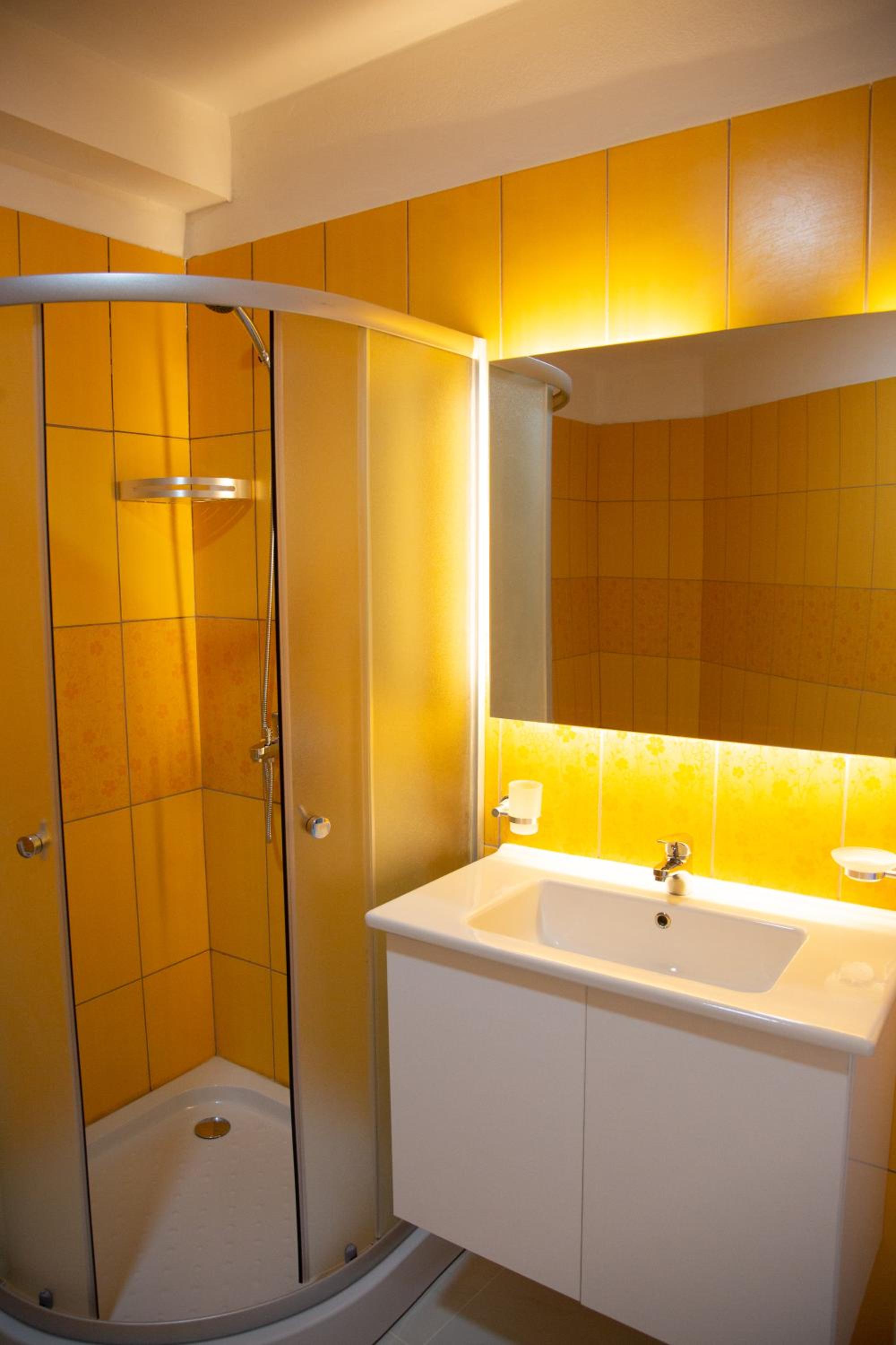 Lulu Suites - Olive photo 5