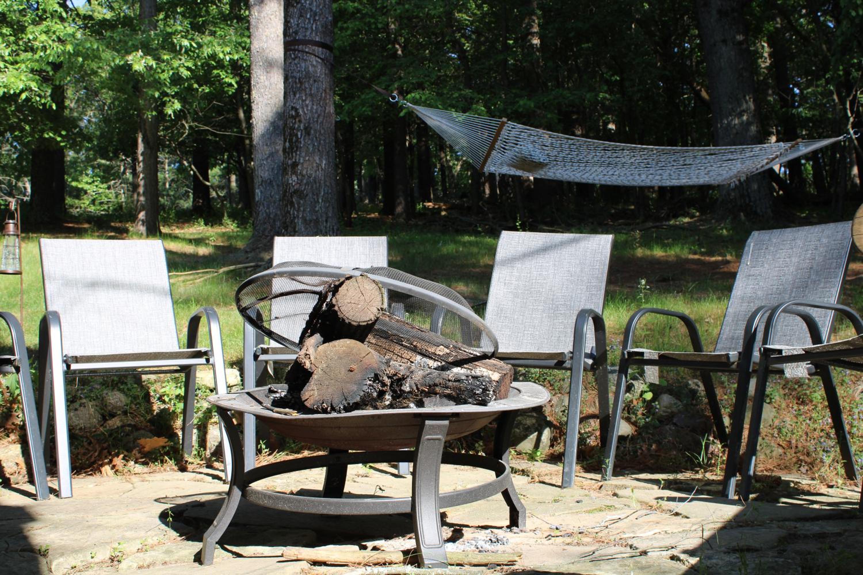 The Hillside B&B. Home w/ Breakfast Service! view 2