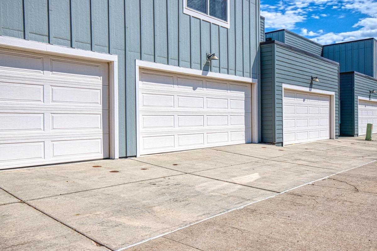 2 Bedroom townhome, super close to downtown FC! view 5