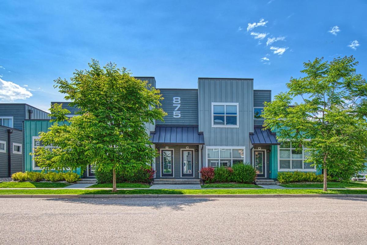 2 Bedroom townhome, super close to downtown FC! view 2