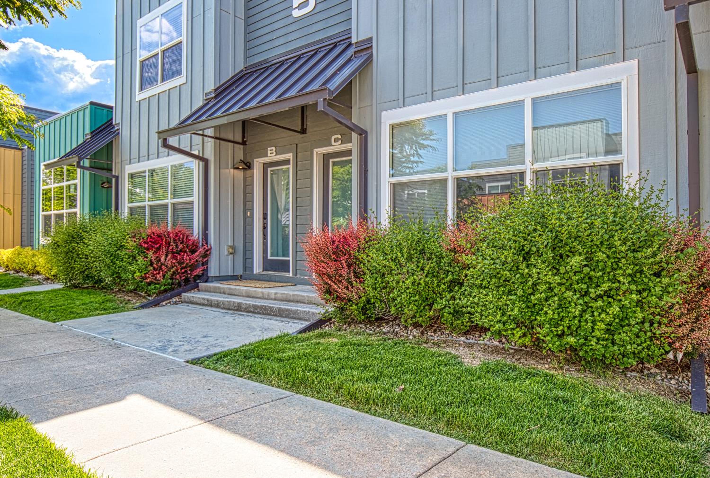 2 Bedroom townhome, super close to downtown FC! view 3