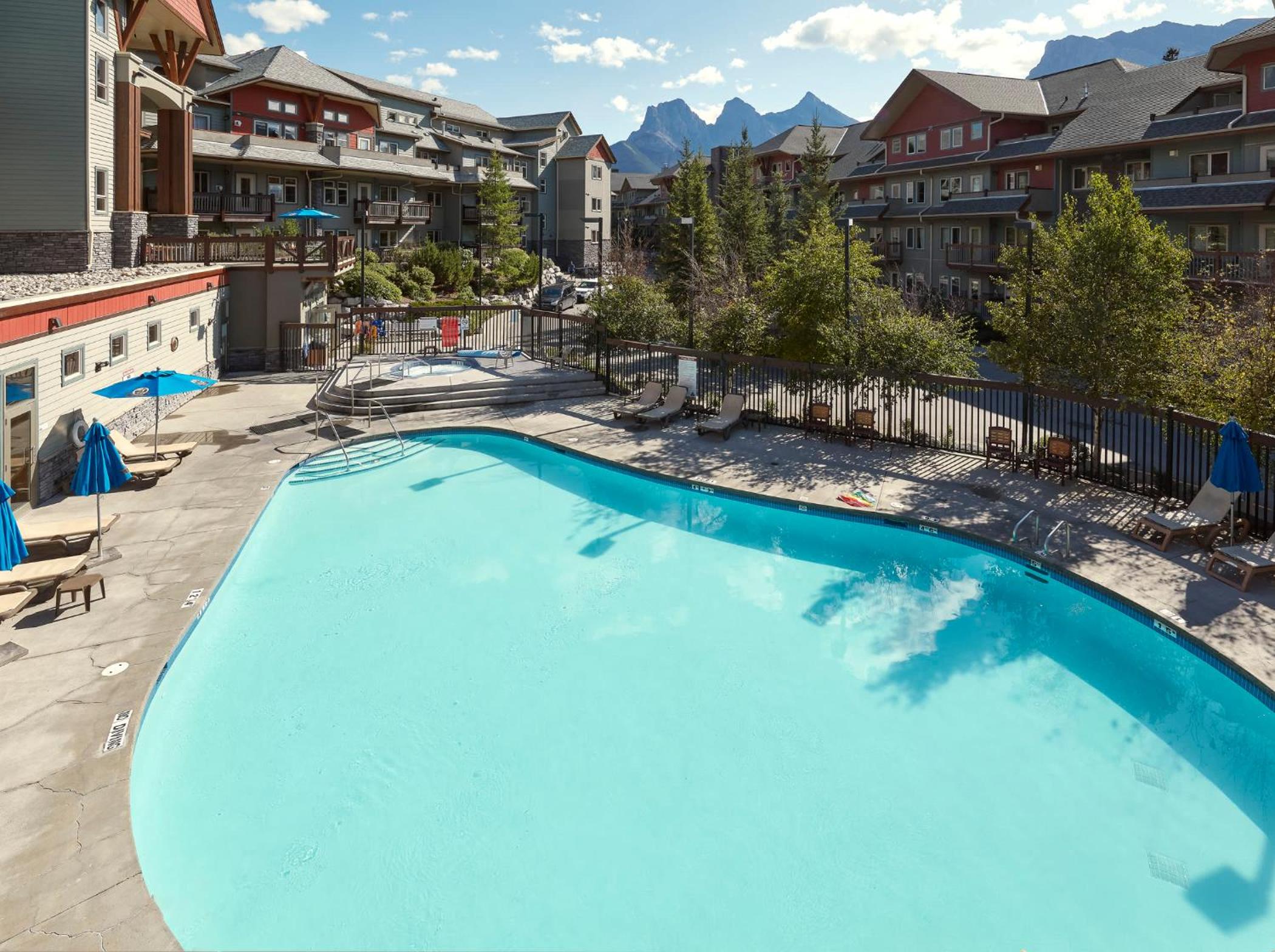 Top Floor Wolf - Best Views With Pool and Hot tub