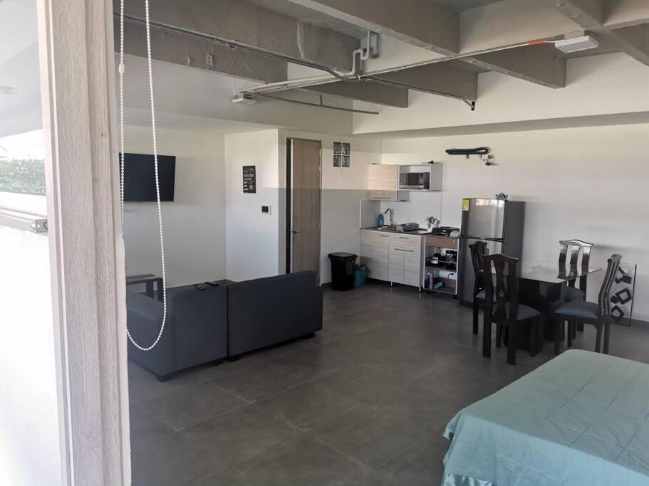 Amazing big studio 203 in aztorga Poblado with A/C