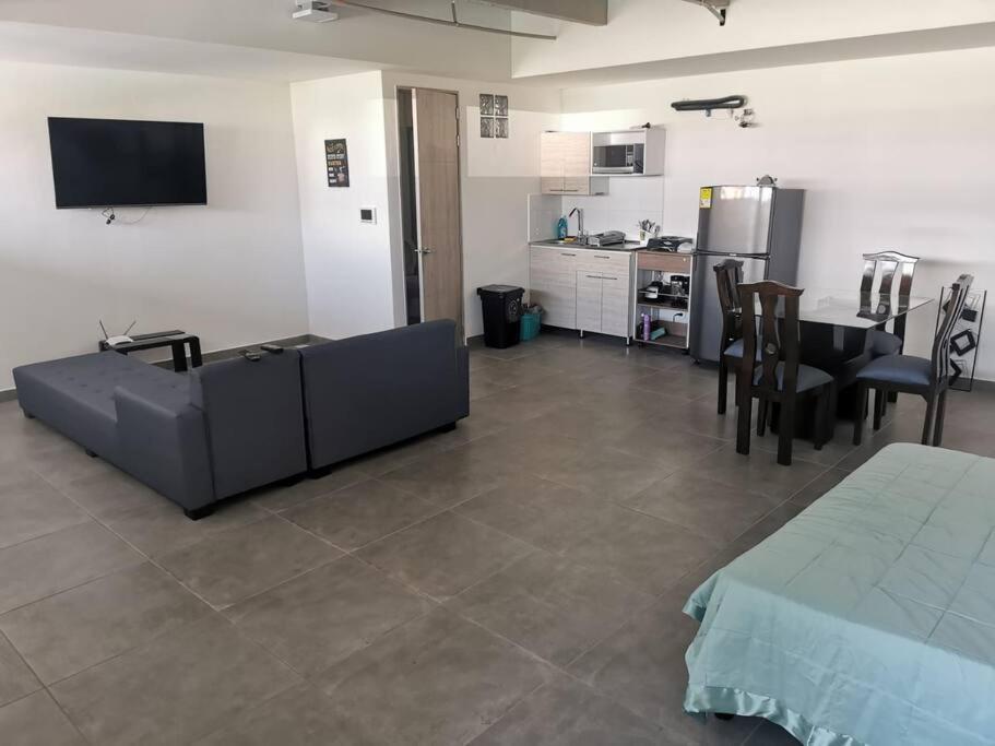 Amazing big studio 203 in aztorga Poblado with A/C