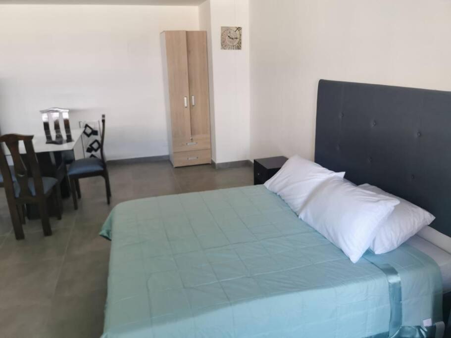Amazing big studio 203 in aztorga Poblado with A/C