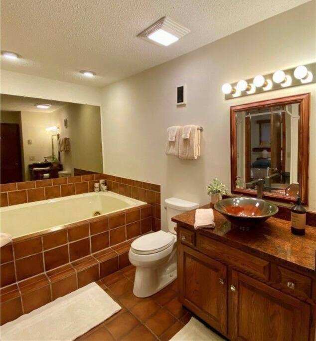 Serene & Comfy - Stunning View & Long - Jetted Tub view 2