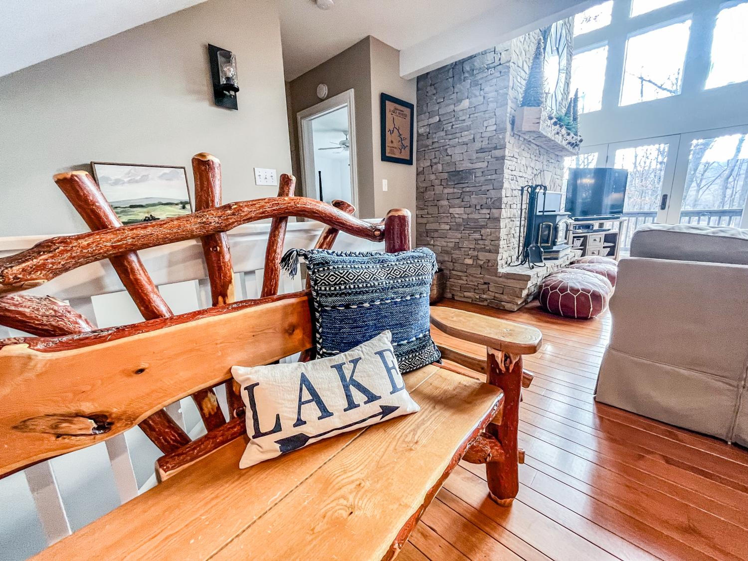 Large Lakefront Home Private dock hot tub