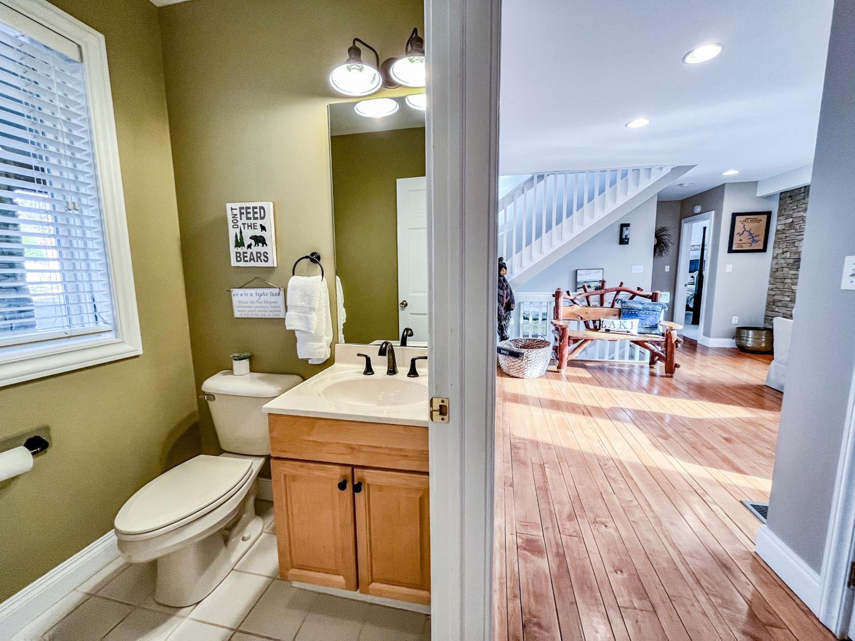 Large Lakefront Home Private dock hot tub