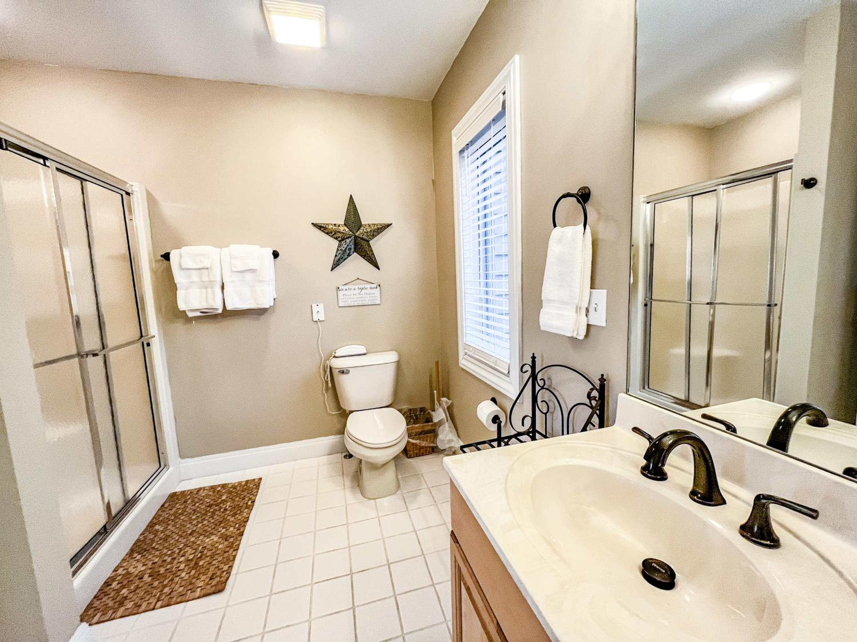 Large Lakefront Home Private dock hot tub