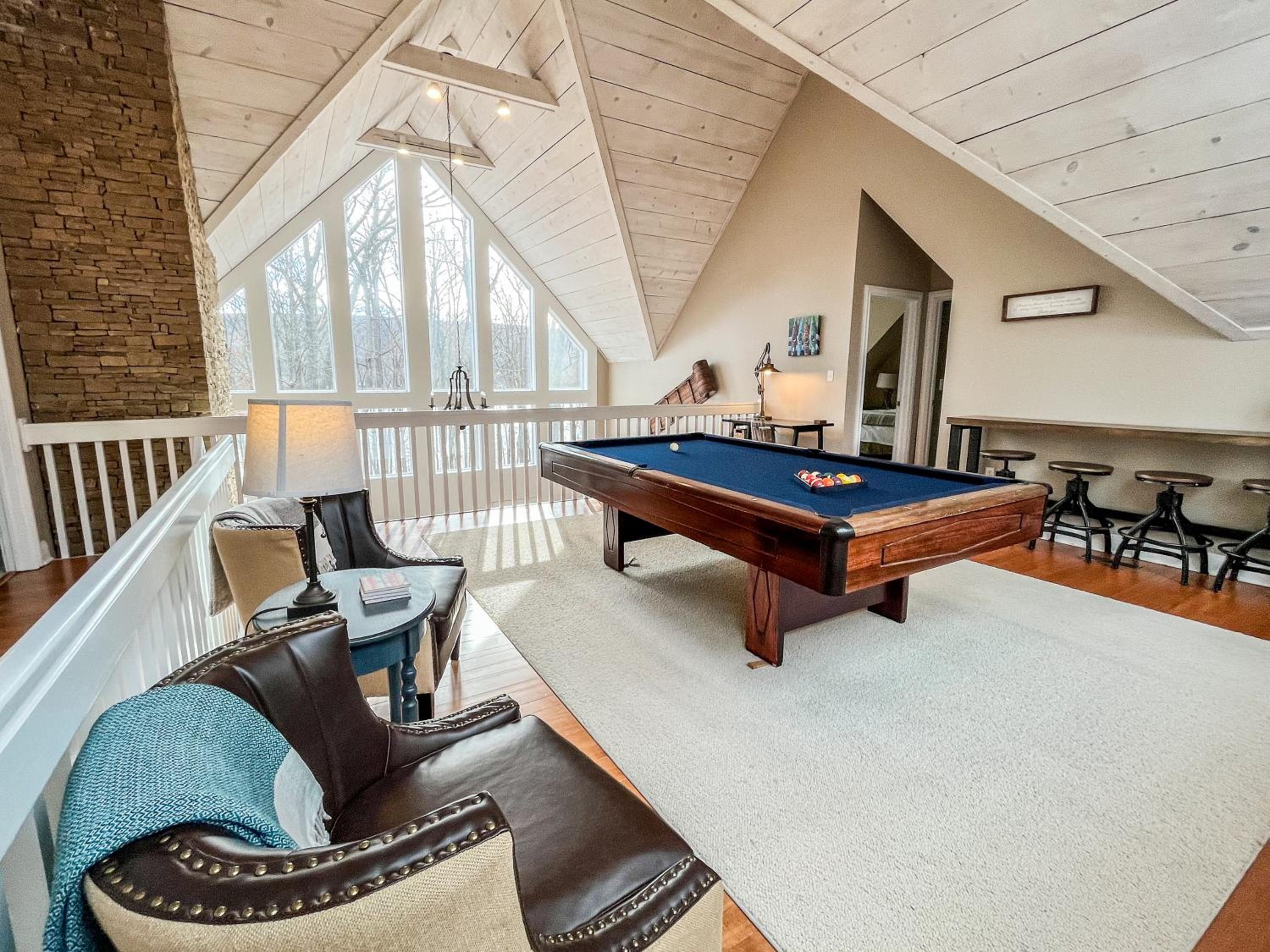 Large Lakefront Home Private dock hot tub