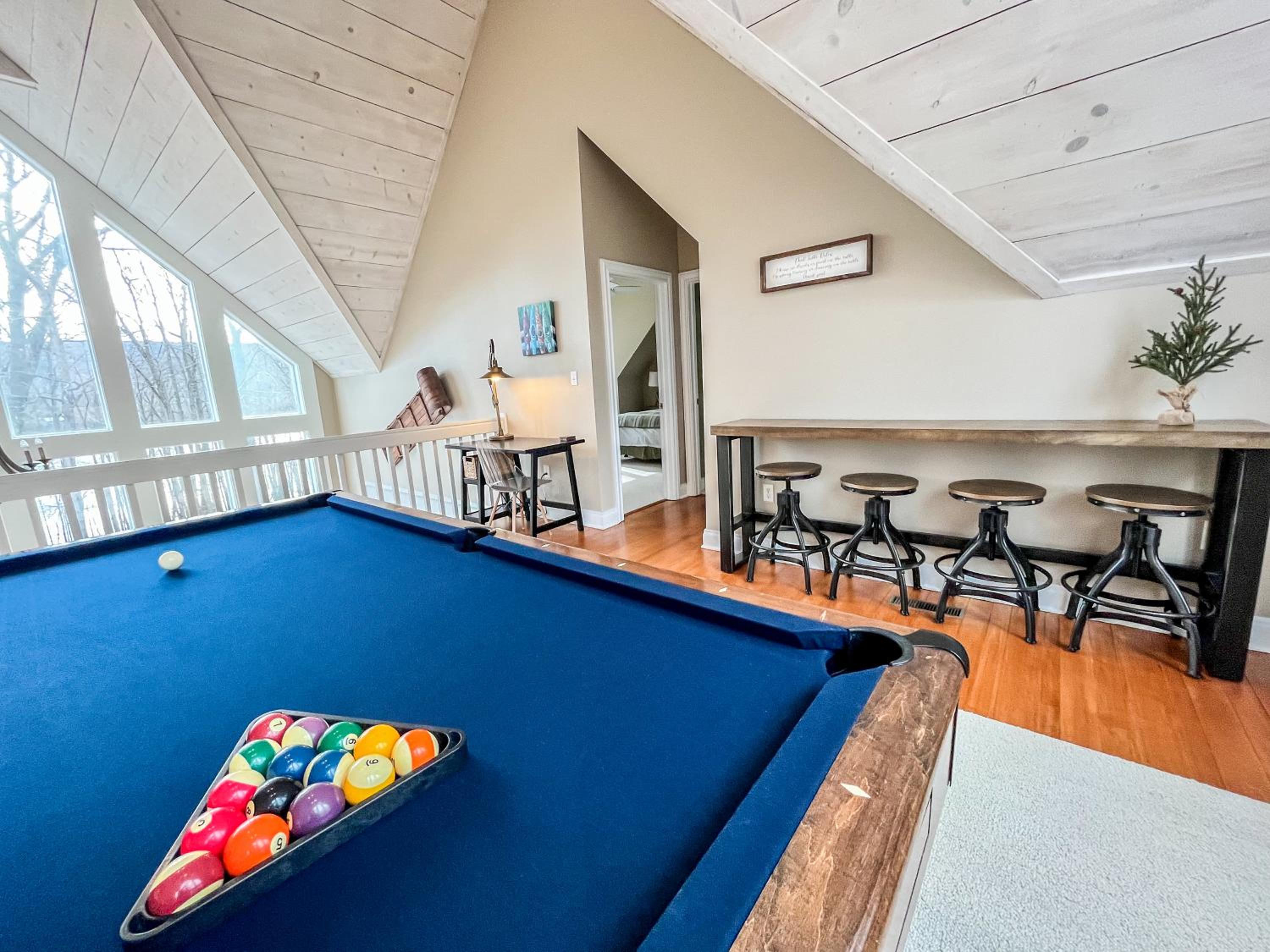 Large Lakefront Home Private dock hot tub