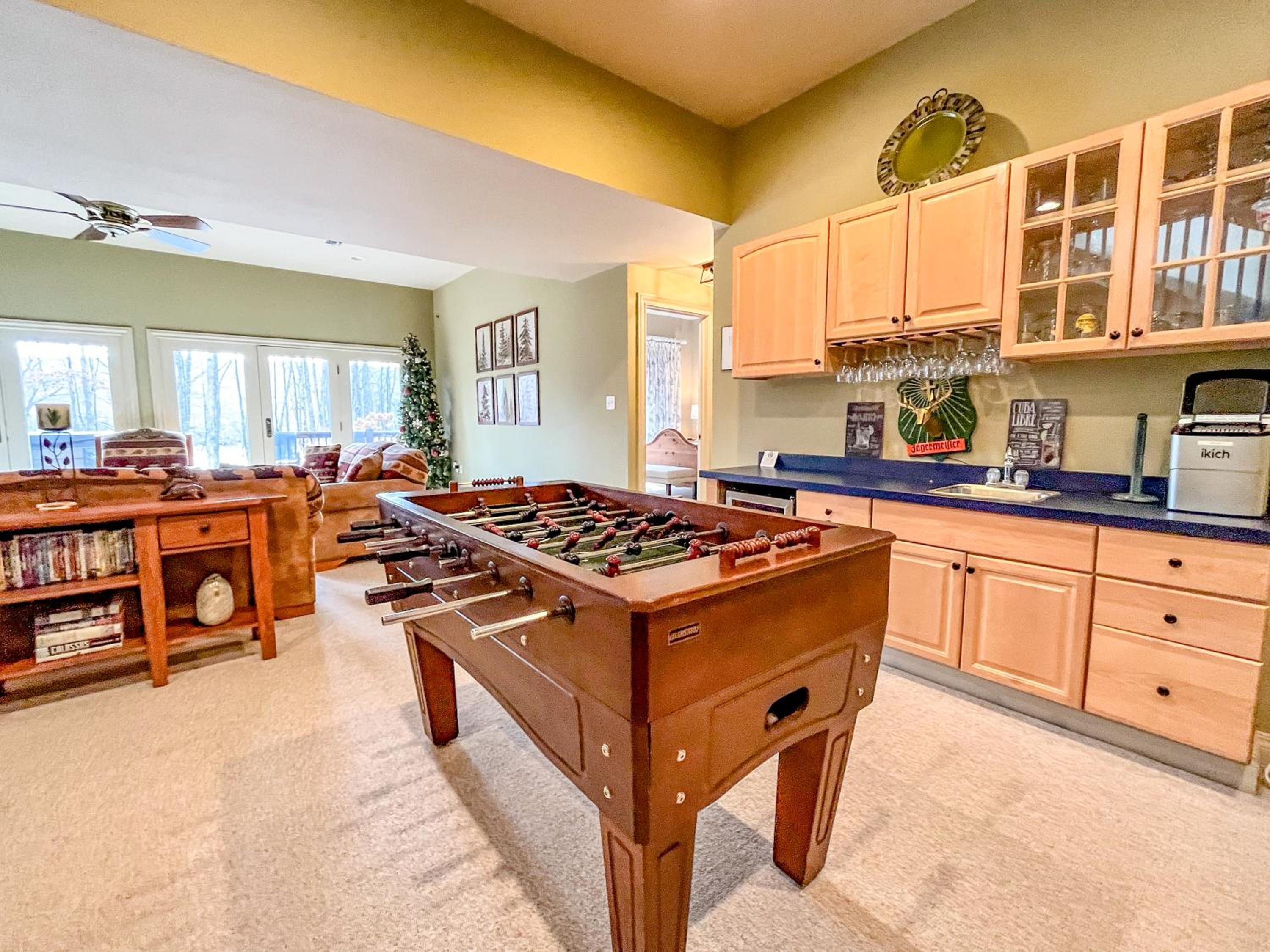 Large Lakefront Home Private dock hot tub