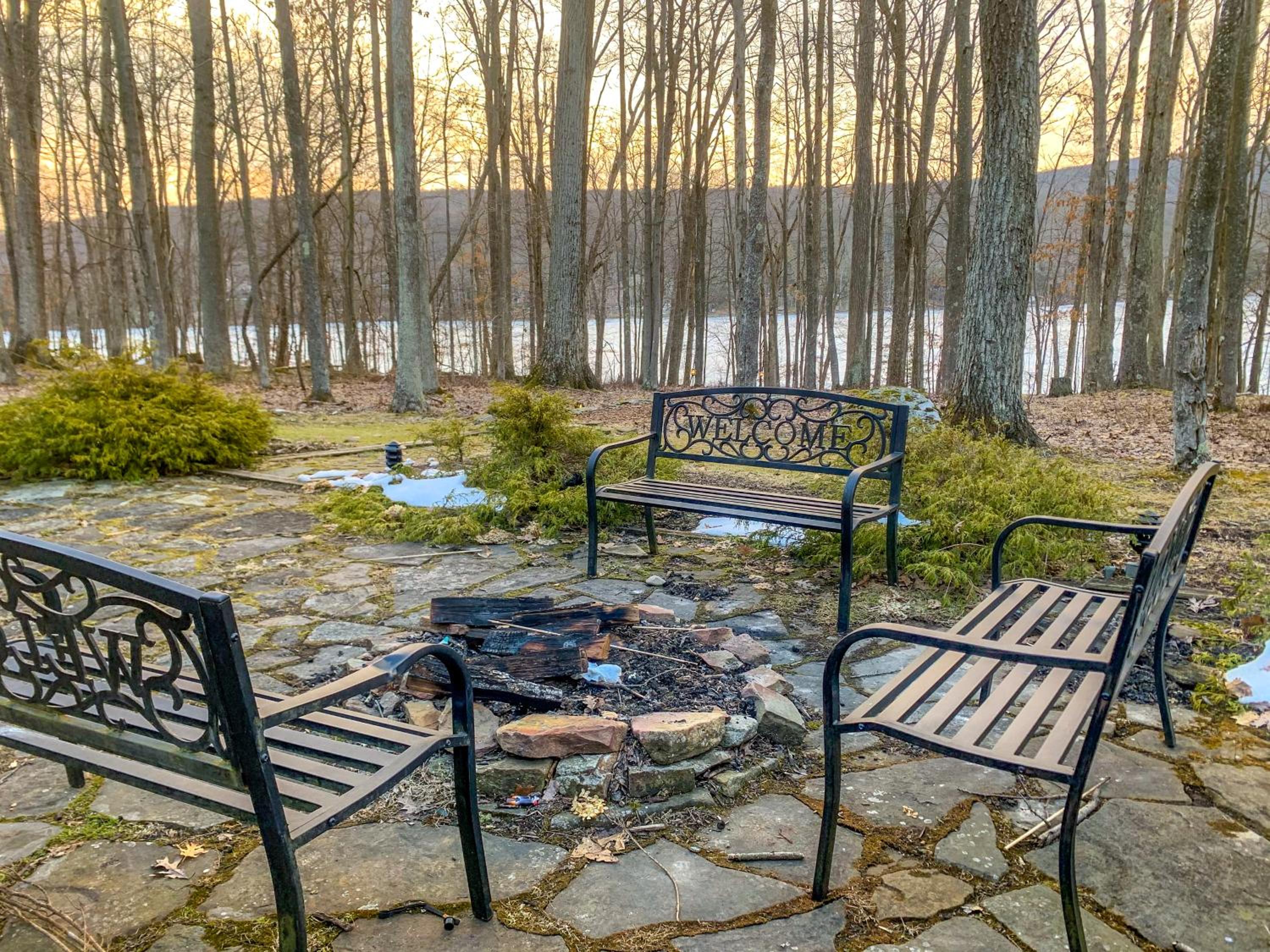 Large Lakefront Home Private dock hot tub