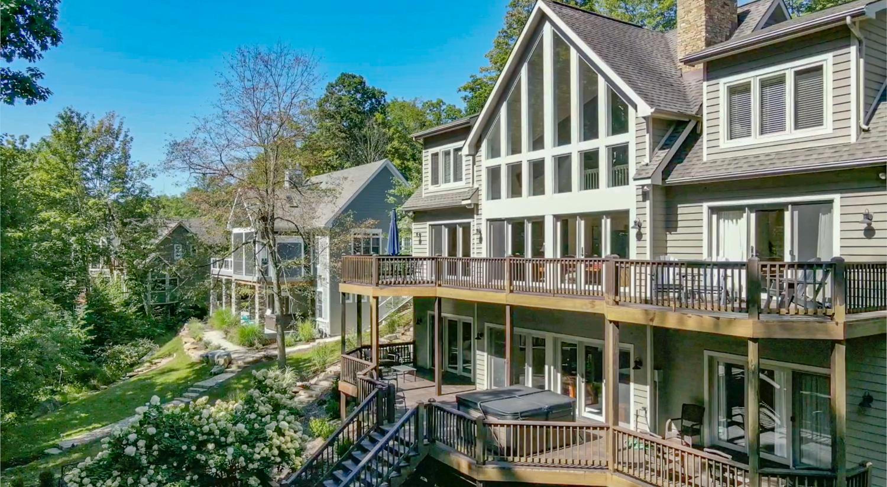 Large Lakefront Home Private dock hot tub