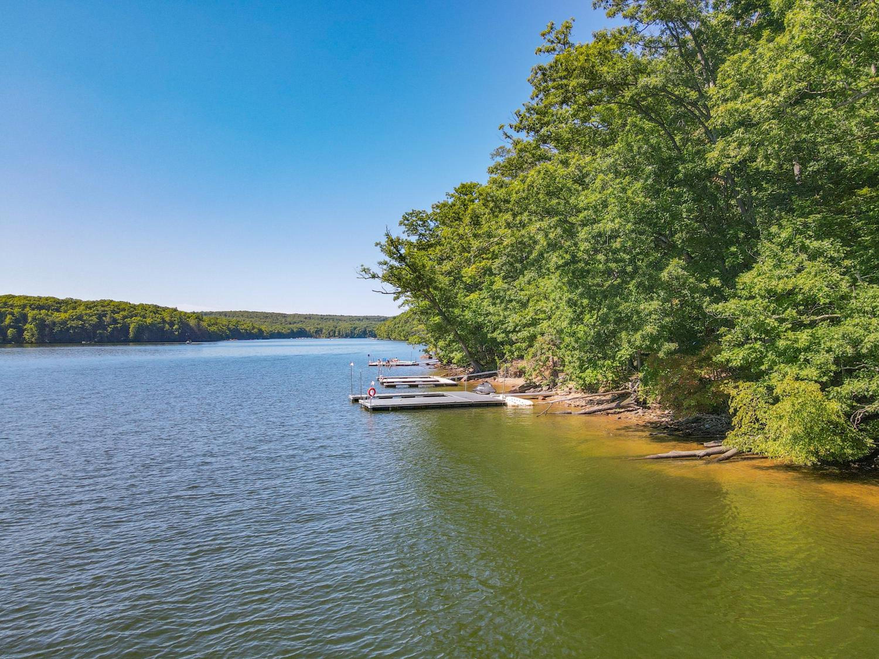 Large Lakefront Home Private dock hot tub