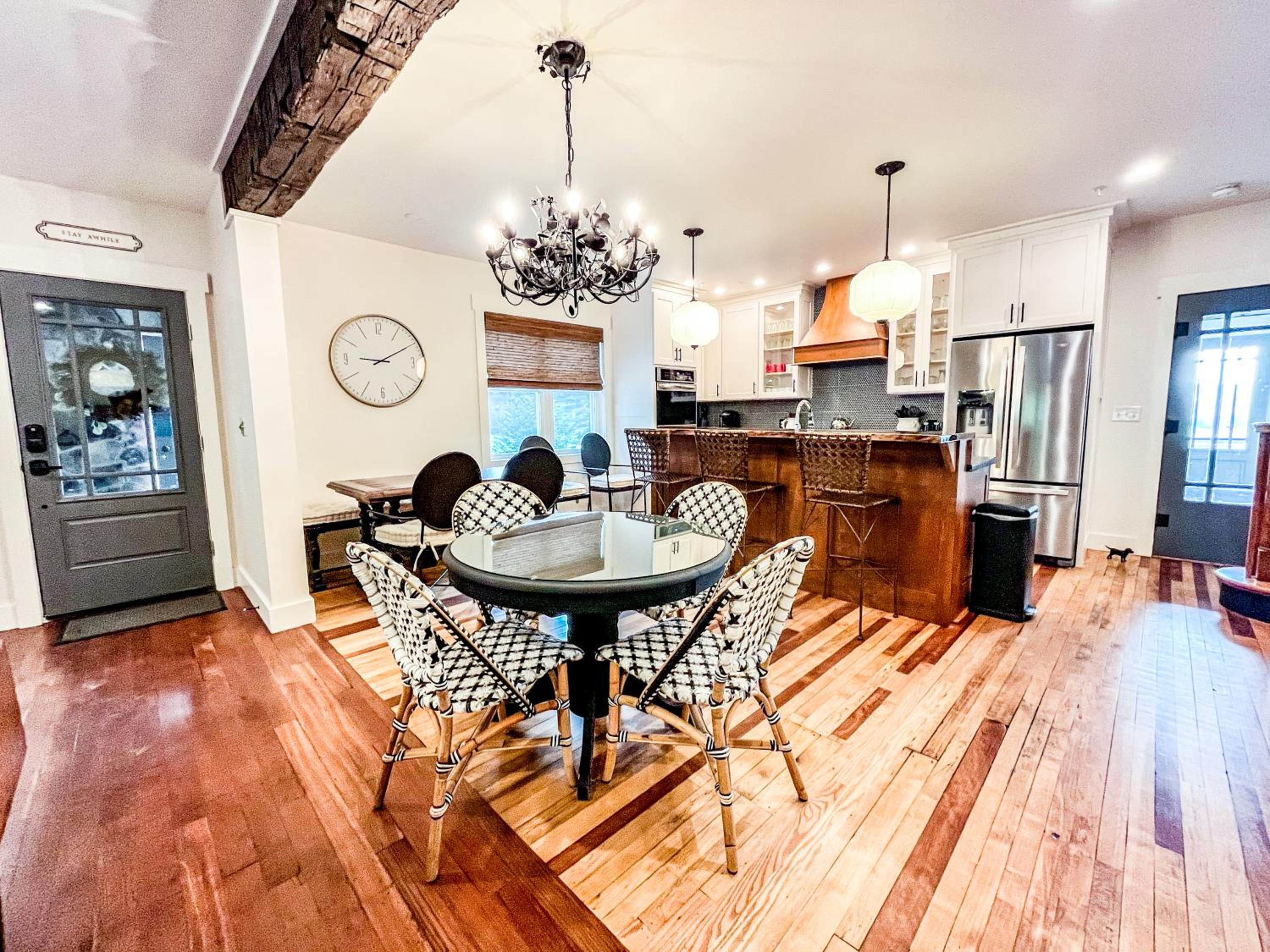Stunning modern farmhouse with Lake Access and Free Golf view 4