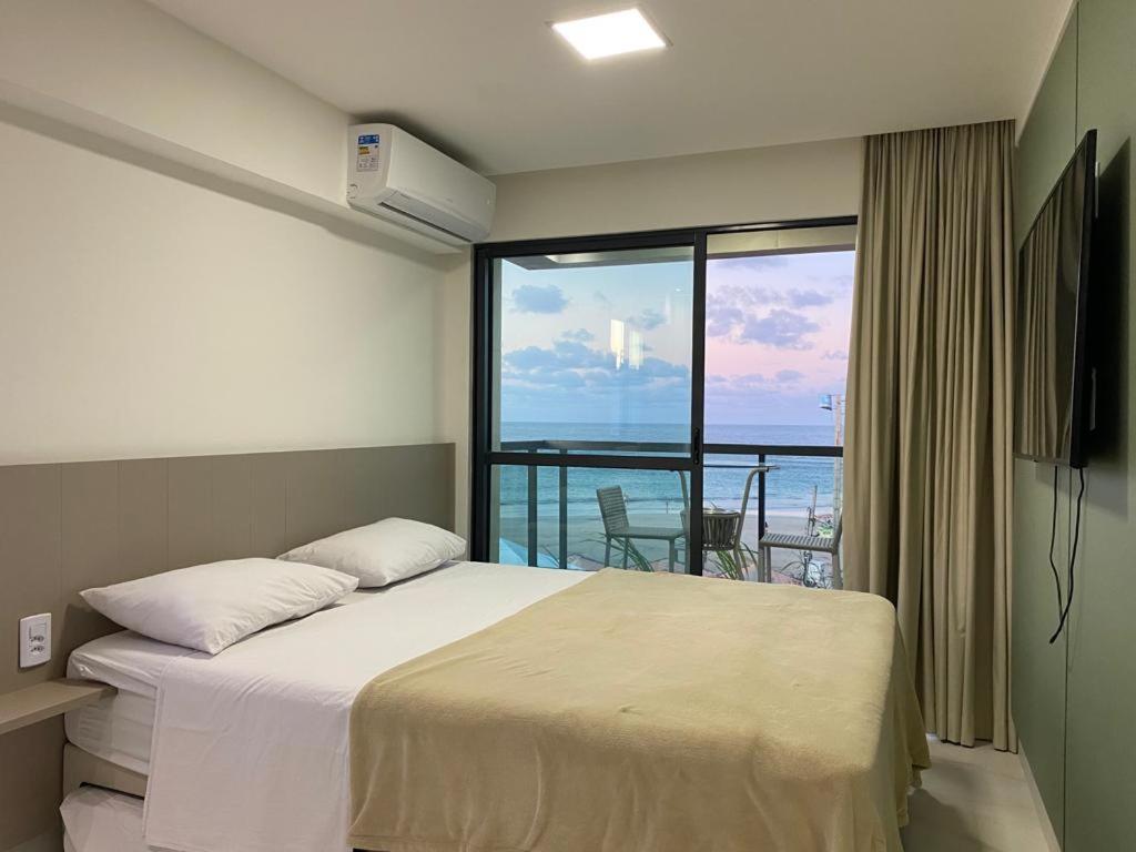 Flat beira mar com varanda em Porto de Galinhas