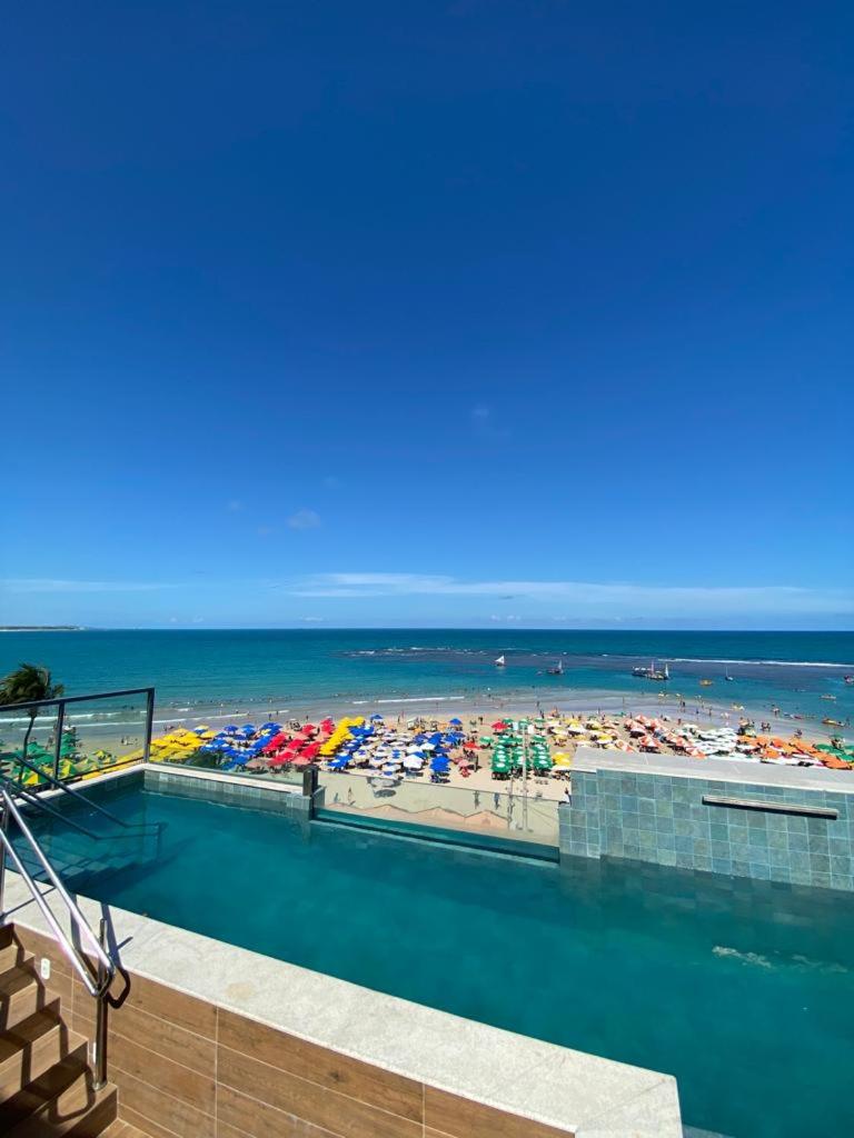 Flat beira mar com varanda em Porto de Galinhas