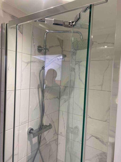 Airy, 3 bedrooms, ensuite , central London flat