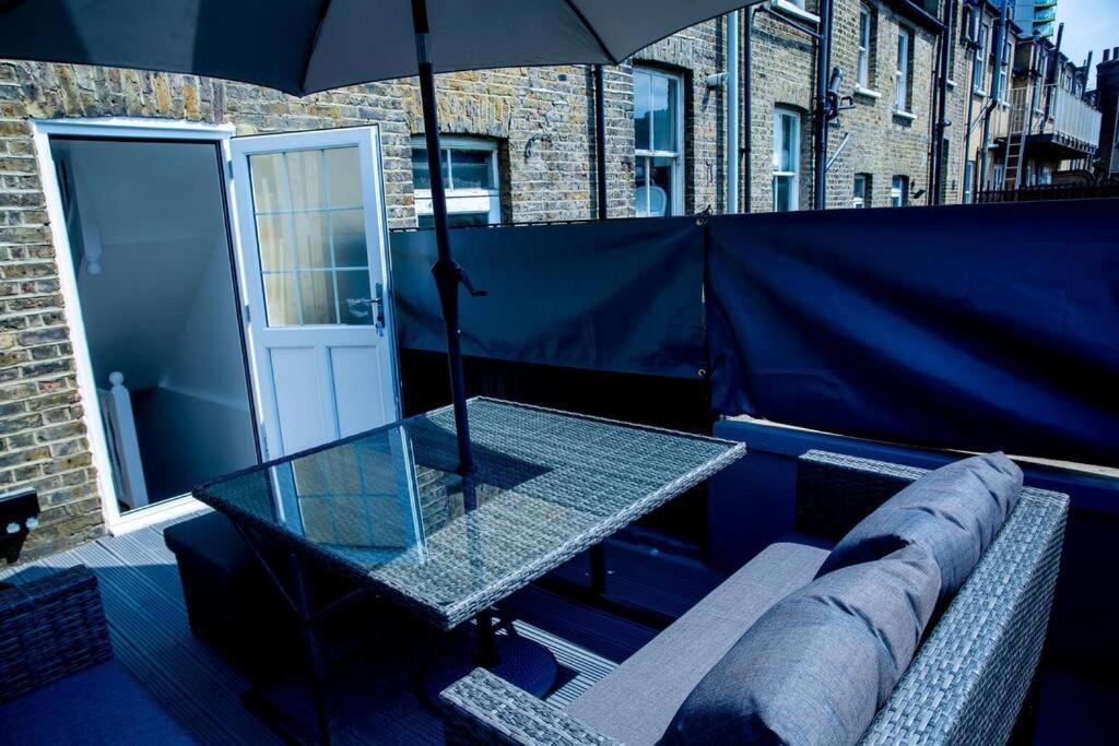 Airy, 3 bedrooms, ensuite , central London flat