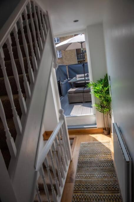 Airy, 3 bedrooms, ensuite , central London flat
